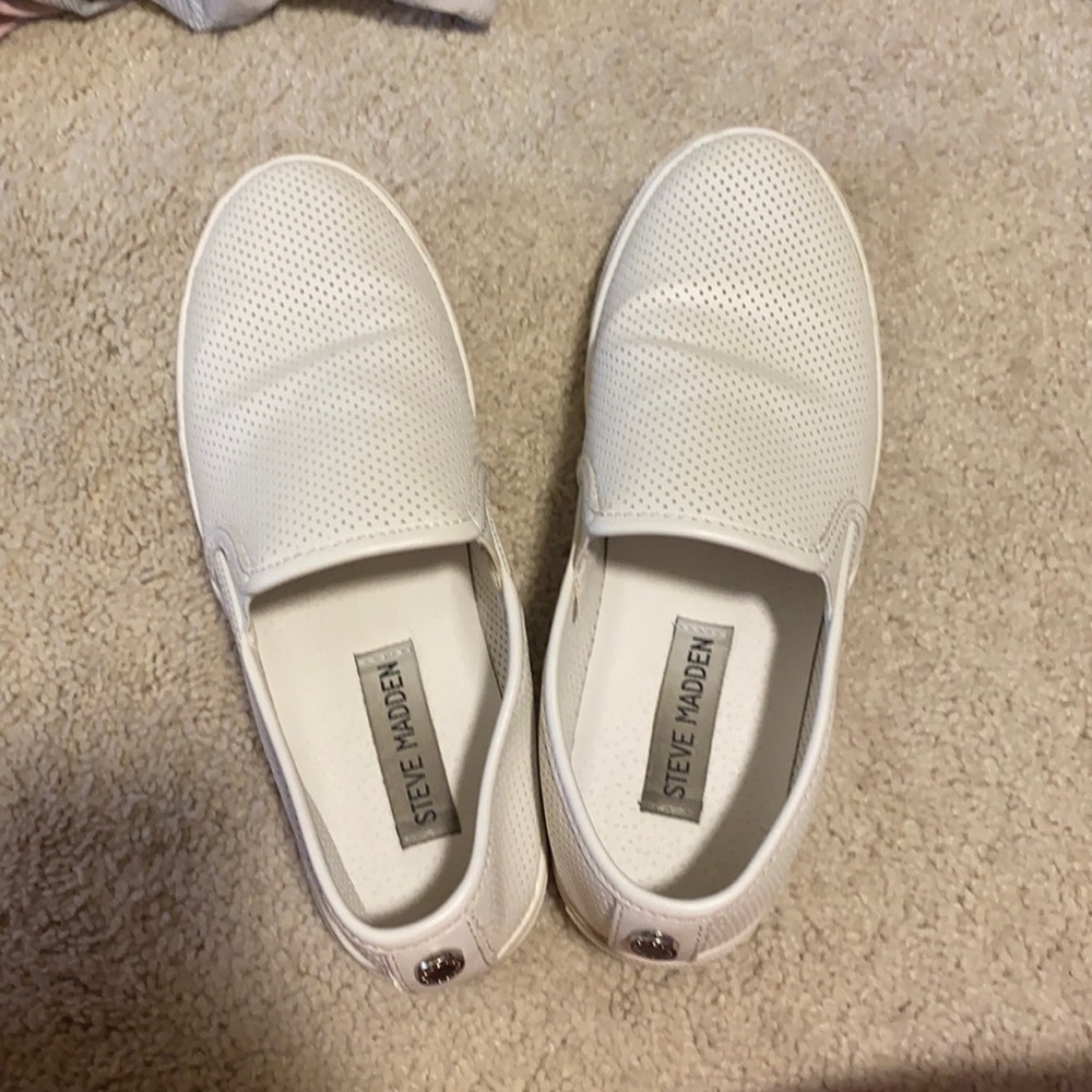 White Steve Madden slip on tennis